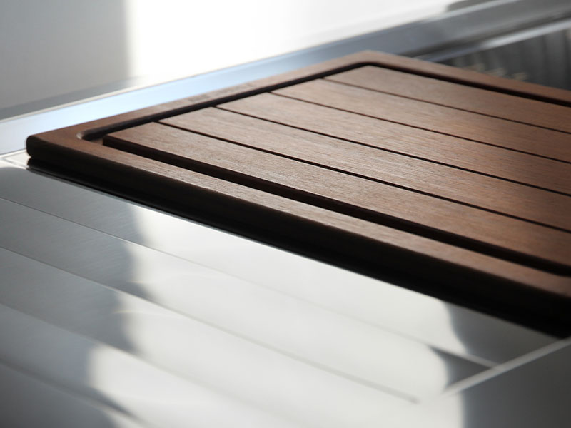 Selected materials, Iroko wood or American walnut chopping boards